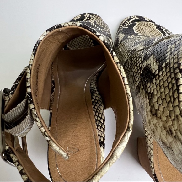 Vionic Snake Print Open Toe Heeled Sandal Size 8 Wide - Picture 8 of 9